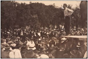 Roger E. Bray speaking in Victoria Park during the Strike. WCPI A1293-38716, UWA.