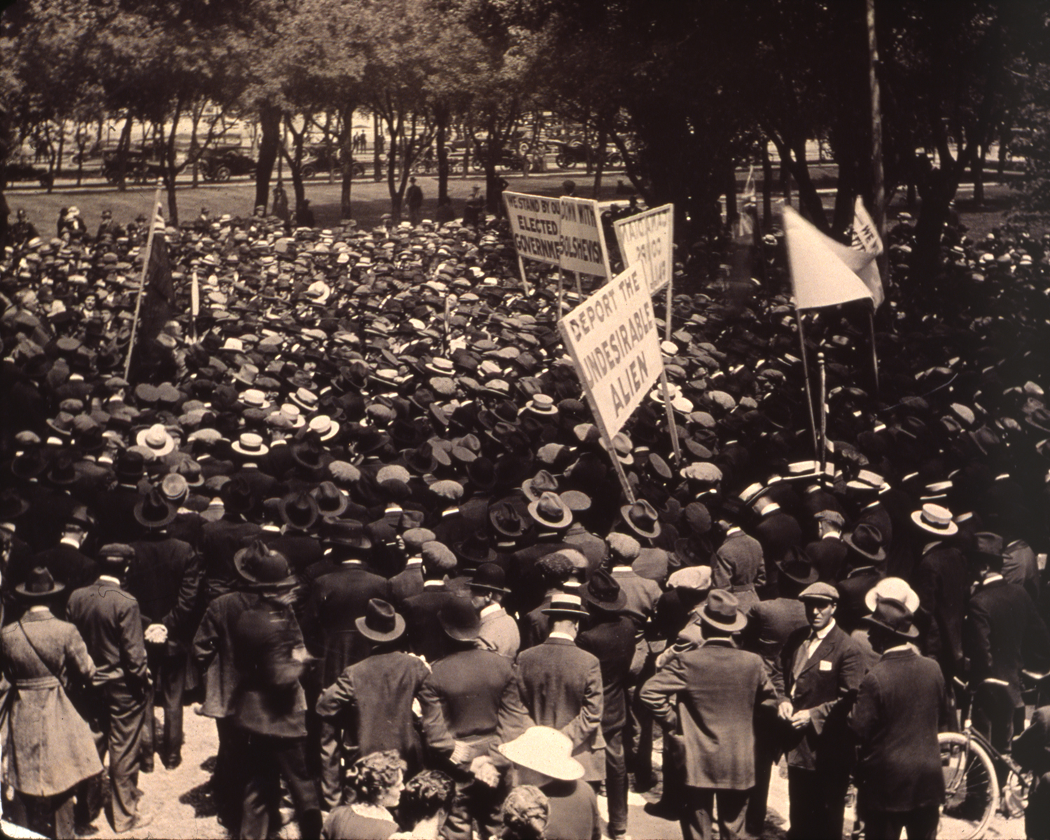 Returned soldiers demonstrate against the strike at Broadway and Kennedy. WCPI A1292-38696, UWA.